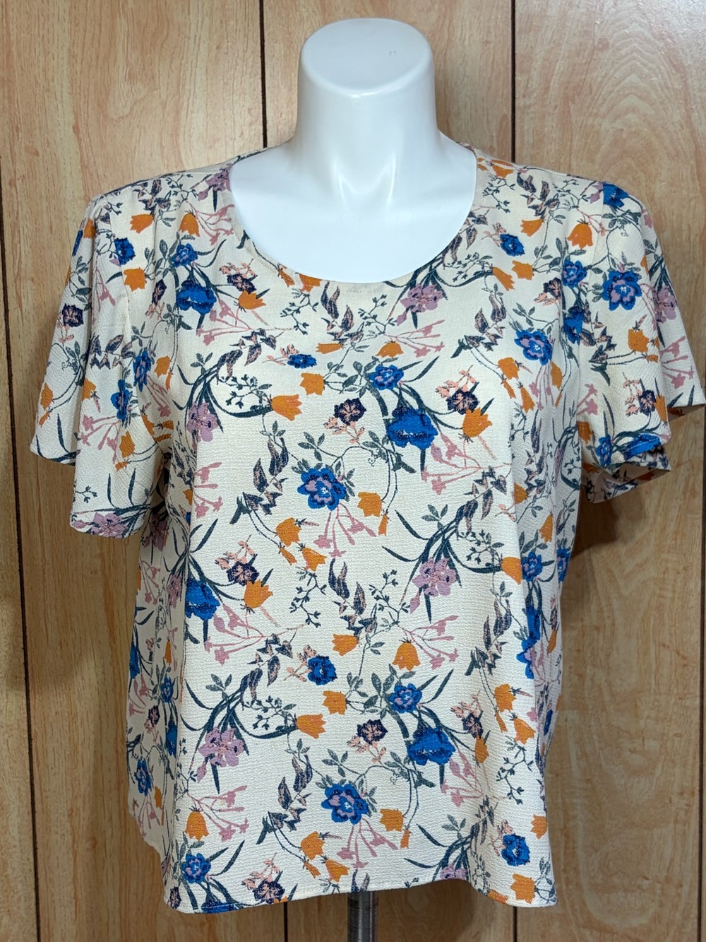 Xhilaration Cream Floral Short-Sleeve Blouse with Blue & Orange Accents SZ - XXL